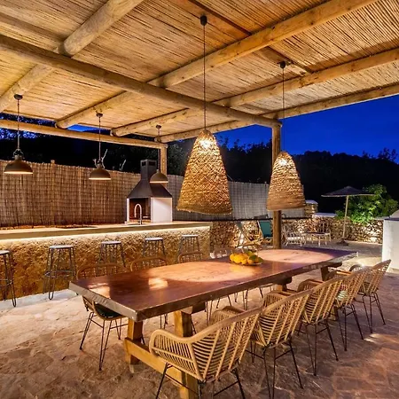 Mateu Holiday home